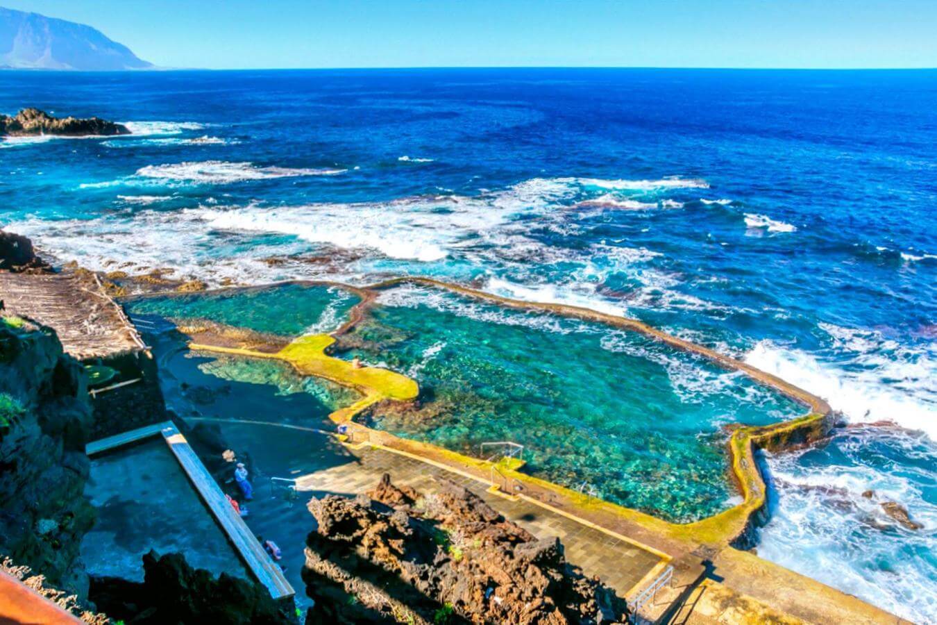 Baño entre rocas volcánicas y paseo junto al mar en familia - galeria5